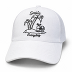Weiße Smile Everyday Trucker Cap mit hochwertiger Stickerei und Mesh-Rückseite