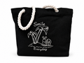 Schwarze XXL Canvas Strandtasche Smile Everyday mit Baumwoll-Kordelgriffen auf weißem Studiohintergrund