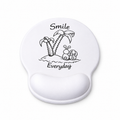 Weißes Mauspad mit dem Smile Everyday Logo drauf