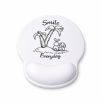 Weißes Mauspad mit dem Smile Everyday Logo drauf